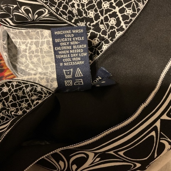 Max Edition Round Neck Tank Top Black and White - Picture 7 of 7